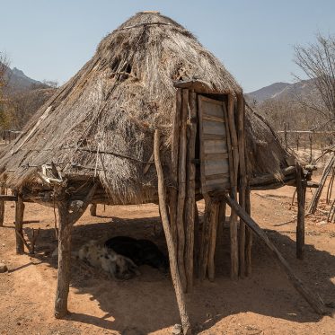 The Cubal tribe of Angola, the warrior people - Last Places