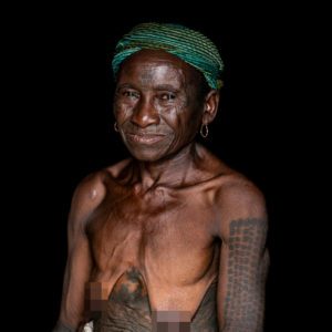 meeting with Holi or Ije tribe woman during trip to Nigeria and Benin I encuentro con mujer de la tribu holi o ije durante viaje a Nigeria y Benín