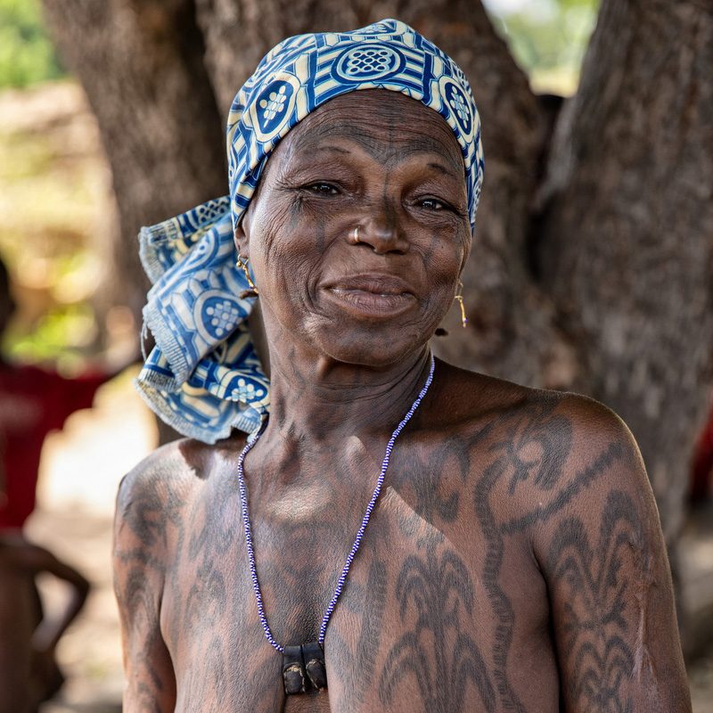 meeting with traditional Dukkawa tribe woman during trip to Nigeria I encuentro con mujer tradicional de la tribu dukkawa durante viaje a Nigeria