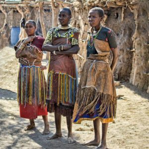 meeting with Datoga tribe women during trip to Tanzania I encuentro con mujeres de la tribu datoga durante viaje a Tanzania