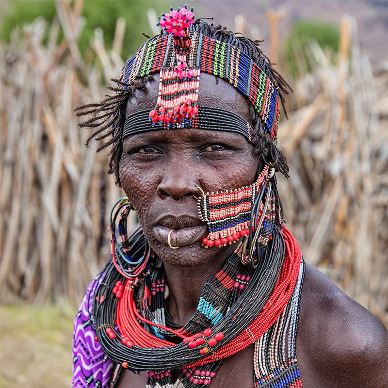 meeting with Jiye tribe woman during trip to Uganda I encuentro con mujer tribu jiye durante viaje a Uganda