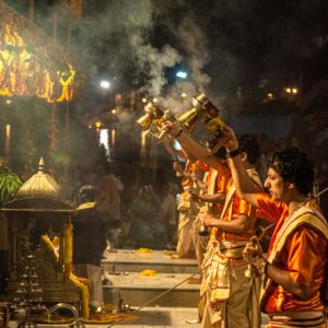 attending to Ganga Aarti during trip to India I asistiendo al Ganga Aarti durante viaje a India