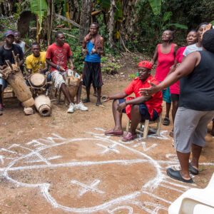 attending to Voodoo ritual during trip to Haiti I asistiendo a ritual vudú durante viaje a Haití