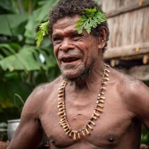 meeting with Kwaio people during ethnographic trip to Solomon Islands I encuentro con pueblo kwaio durante viaje etnográfico a Islas Salomón