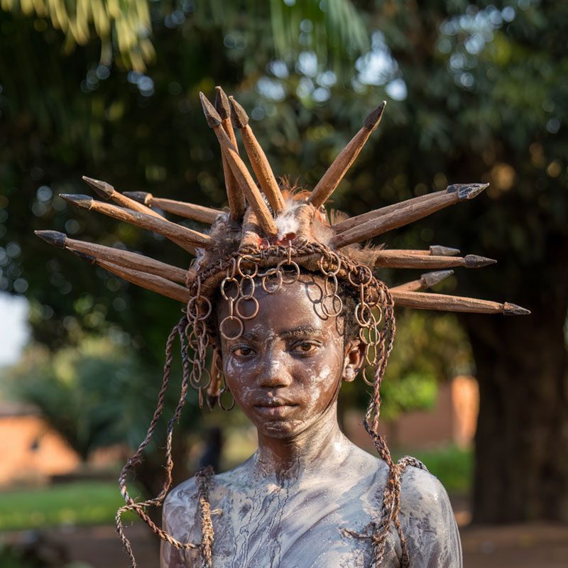 asistiendo a ritual de iniciación Ganza durante viaje a República Centroafricana